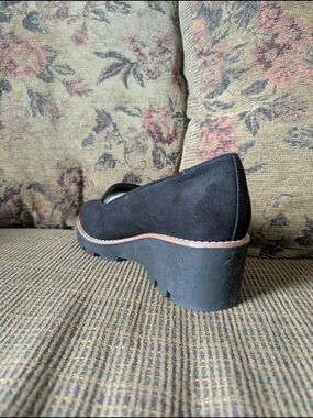 Vionic Black Suede Wedge with Tan Trim
